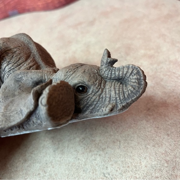 The Herd Martha Carey Elephant Sculpture Figurine Statue "Flop" #3108 - Picture 4 of 8